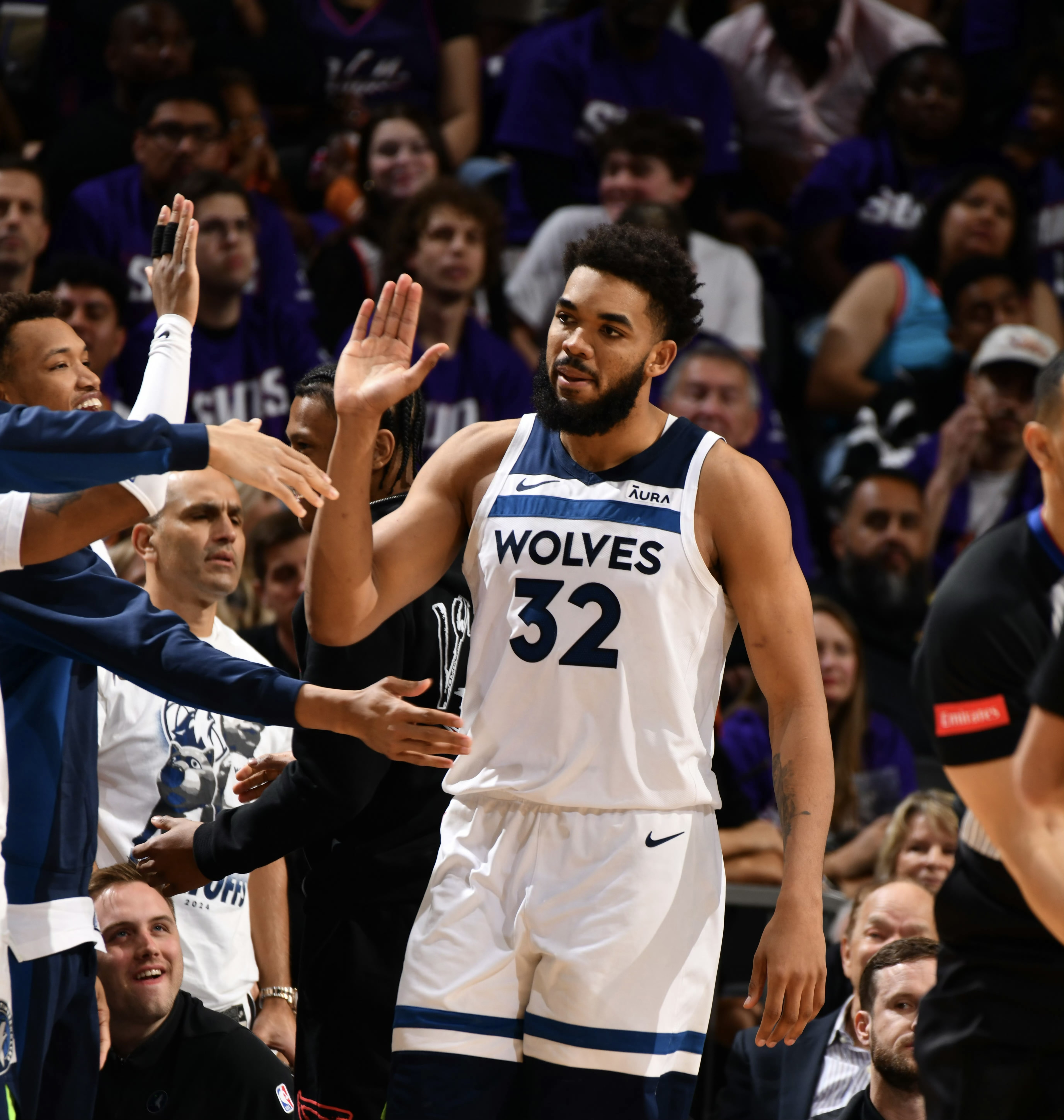 包含丹佛掘金训练开放日，今夜篮板制胜引欢呼，NBA季后赛在即，细节决定成败的词条